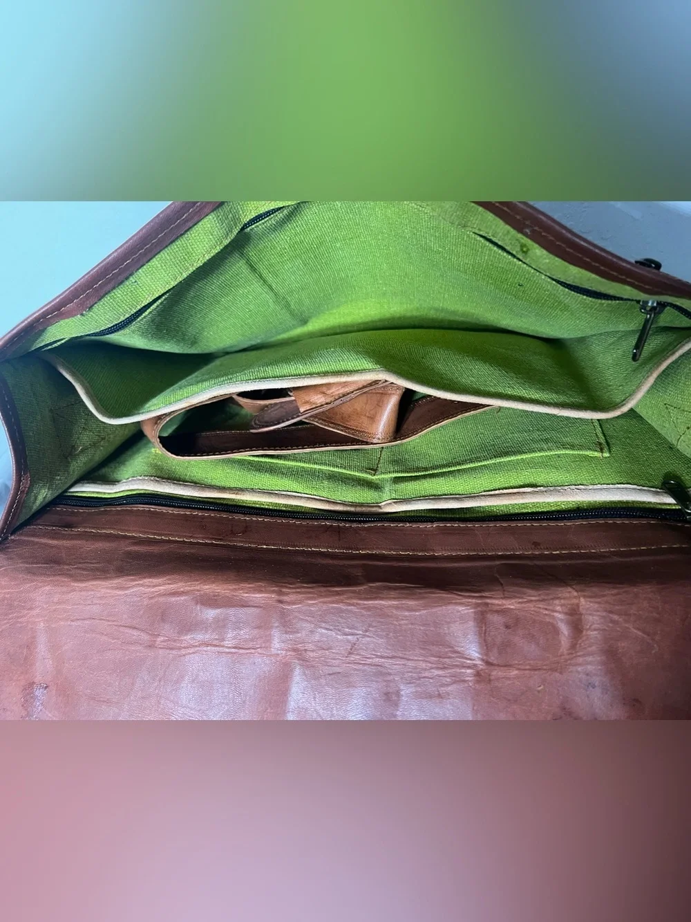 Cuero leather messenger